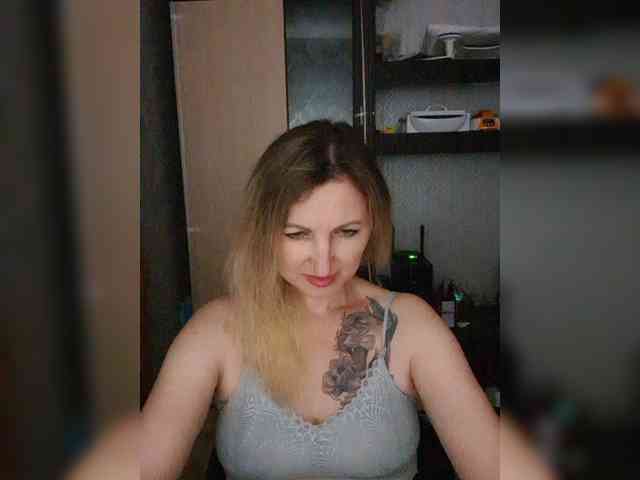 Nushka1984 webcam