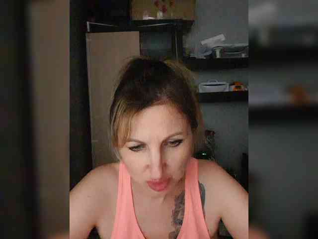 Nushka1984 webcam