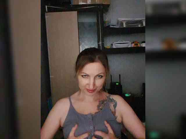 Nushka1984 webcam