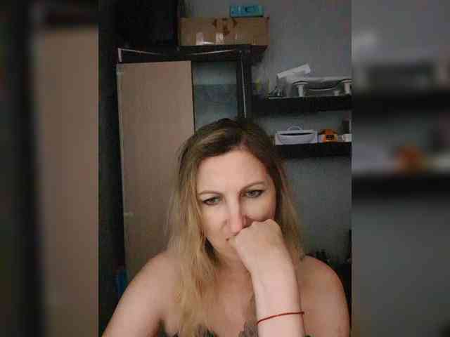 Nushka1984 webcam
