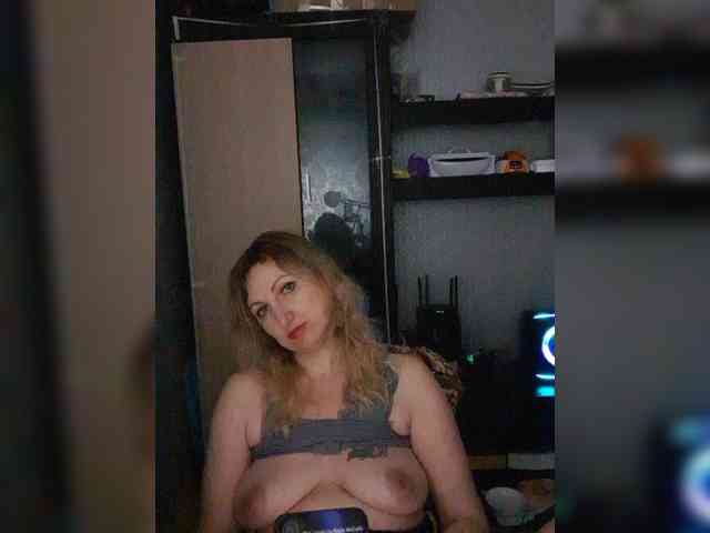 Nushka1984 webcam