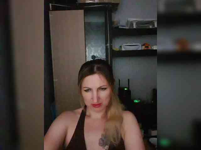 Nushka1984 webcam