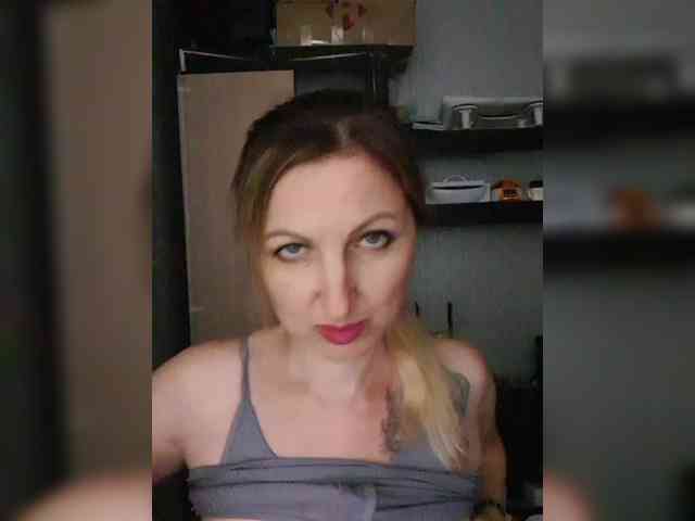 Nushka1984 webcam