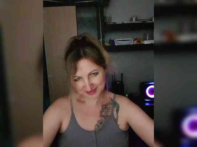 Nushka1984 webcam