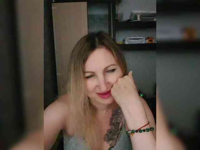 Nushka1984 webcam