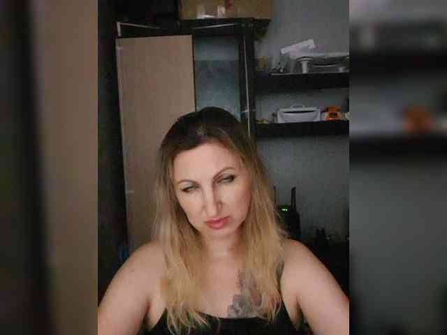 Nushka1984 webcam