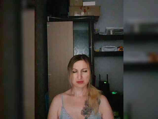 Nushka1984 webcam