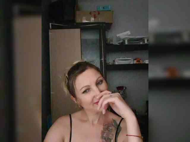 Nushka1984 webcam