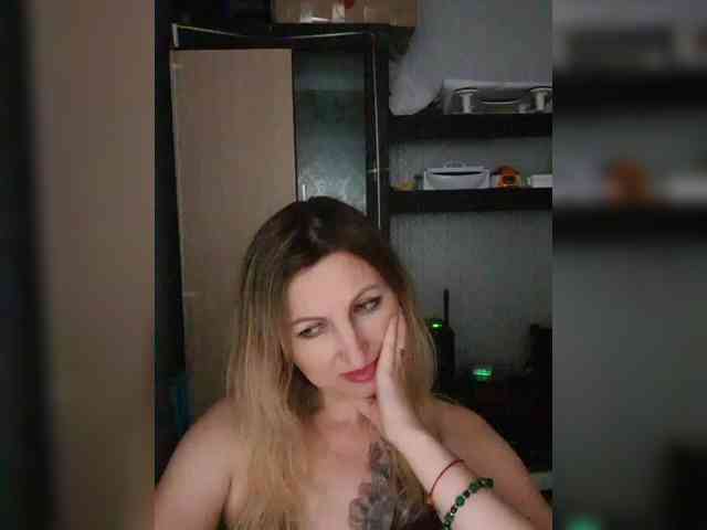 Nushka1984 webcam