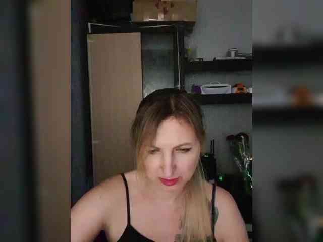 Nushka1984 webcam
