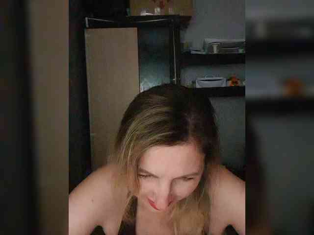 Nushka1984 webcam