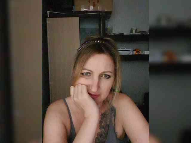 Nushka1984 webcam