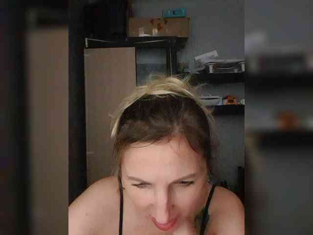 Nushka1984 webcam