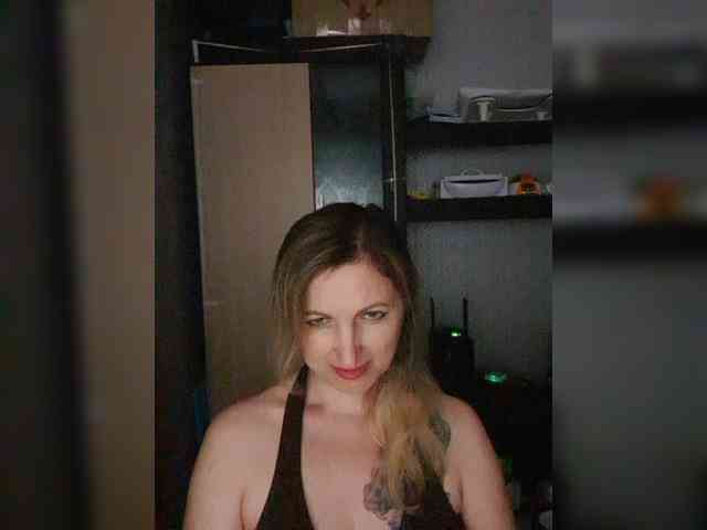 Nushka1984 webcam