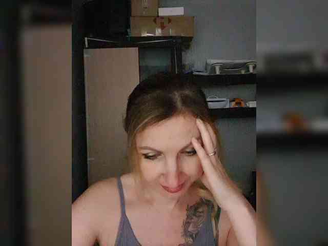 Nushka1984 webcam
