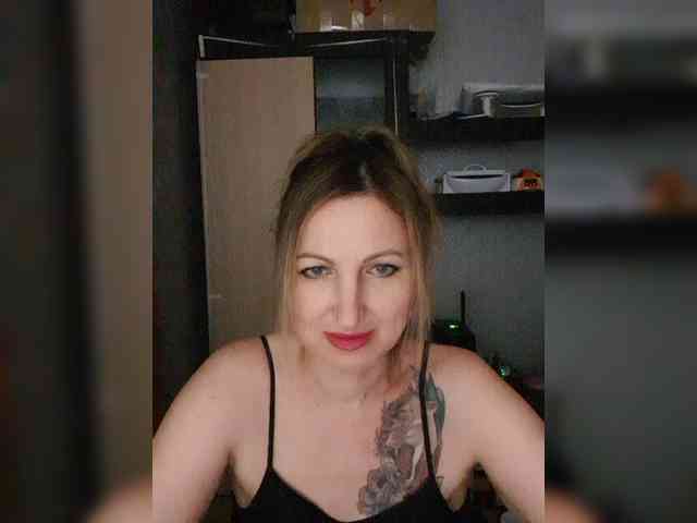 Nushka1984 webcam