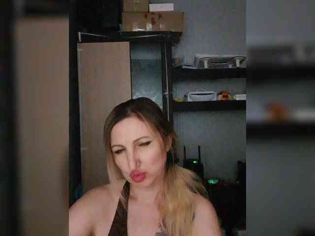 Nushka1984 webcam