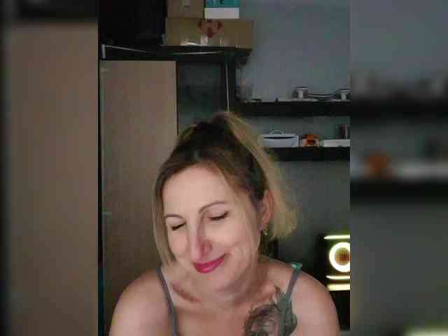 Nushka1984 webcam