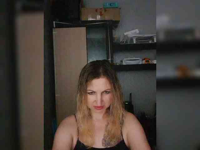 Nushka1984 webcam