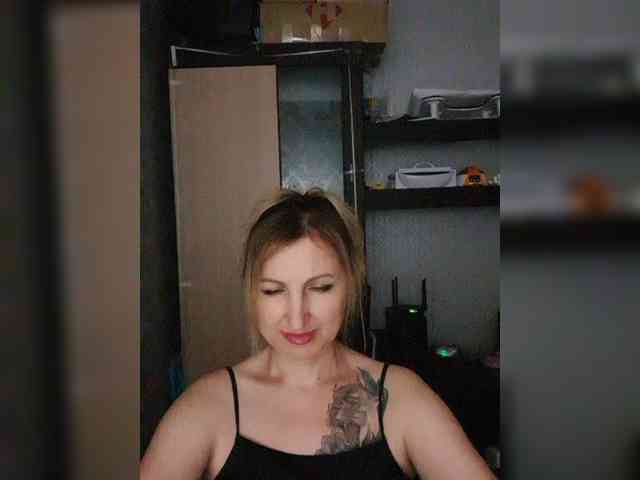 Nushka1984 webcam