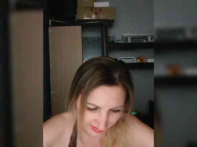 Nushka1984 webcam