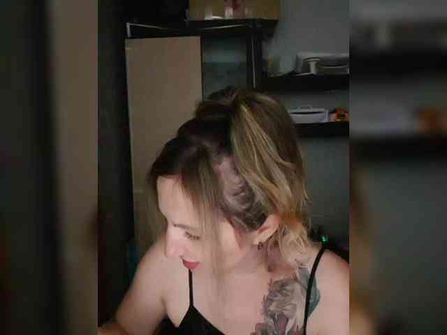 Nushka1984 webcam