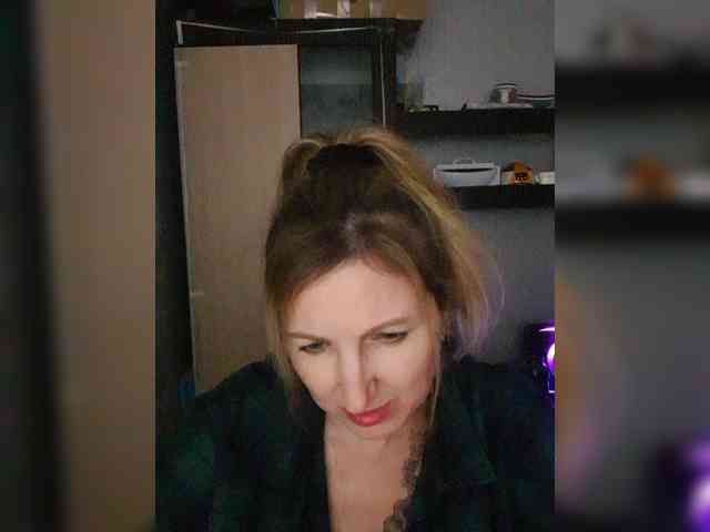 Nushka1984 webcam