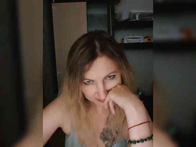 Nushka1984 webcam