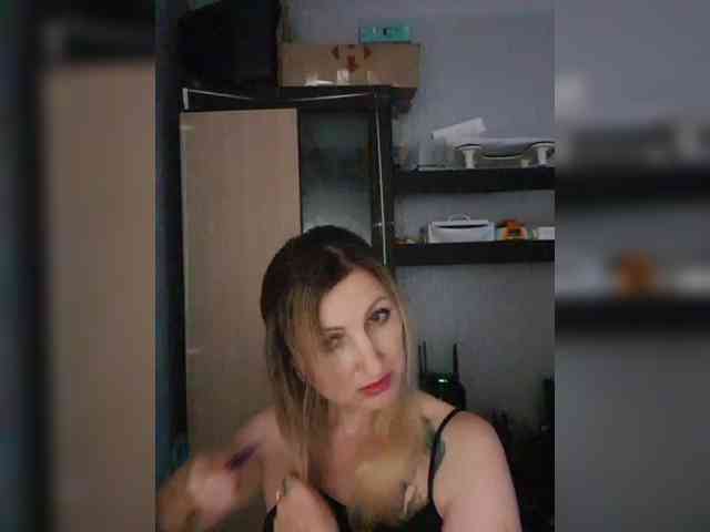 Nushka1984 webcam