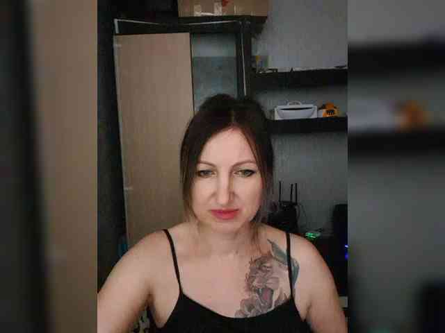 Nushka1984 webcam