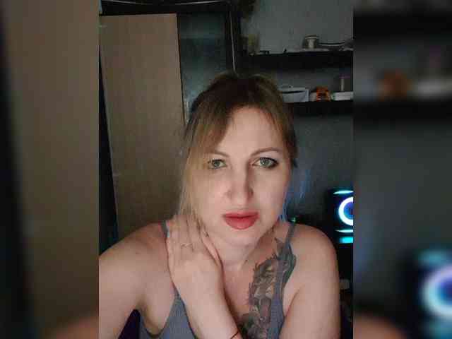 Nushka1984 webcam