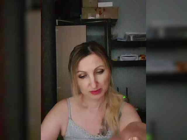 Nushka1984 webcam