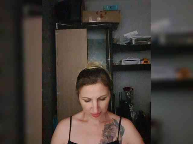 Nushka1984 webcam