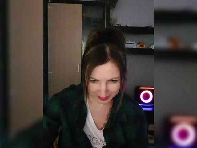 Nushka1984 webcam