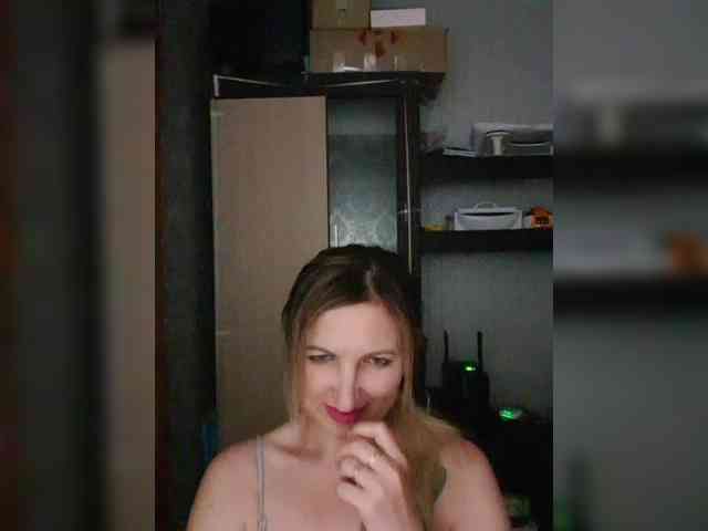Nushka1984 webcam