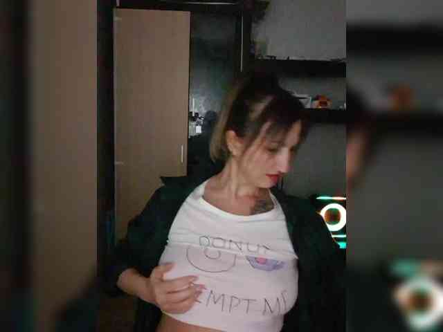 Nushka1984 webcam