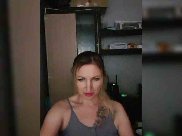 Nushka1984 webcam