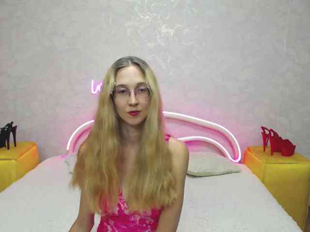 LizzieBrait bongacams