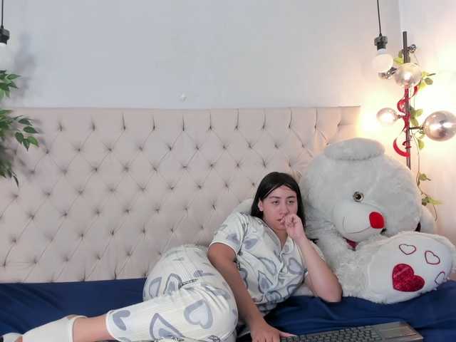 le modèle Victoria-Coleman est en webcam porno dans un show sur le site bongacams, il possède les tags suivants: Latino/Hispanic,Brunette,Shaved