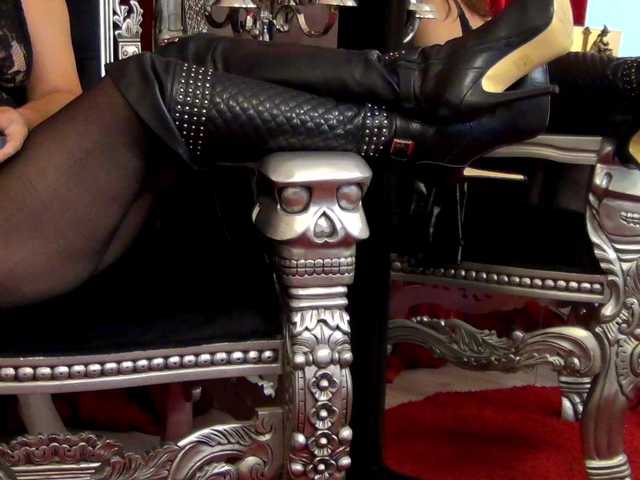 NicoleSinn live cam on BongaCams