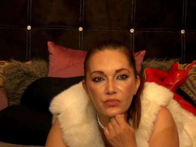 NicoleSinn live cam on BongaCams