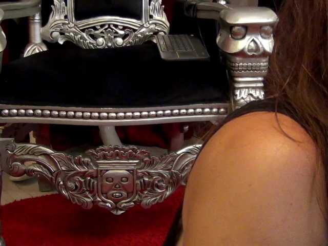 NicoleSinn live cam on BongaCams