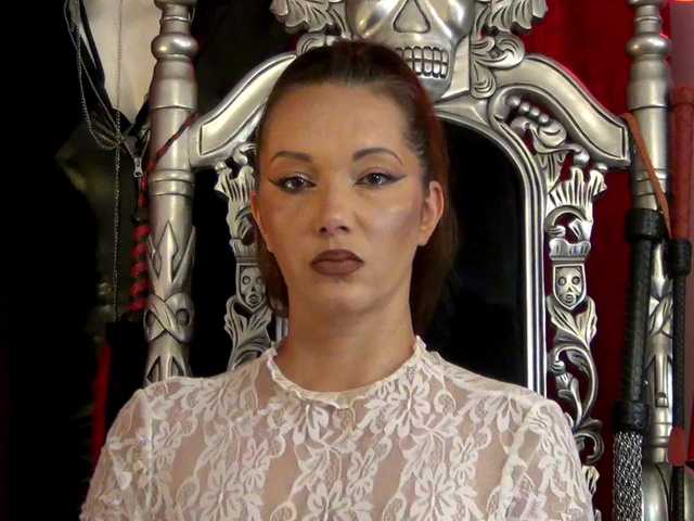 NicoleSinn live cam on BongaCams