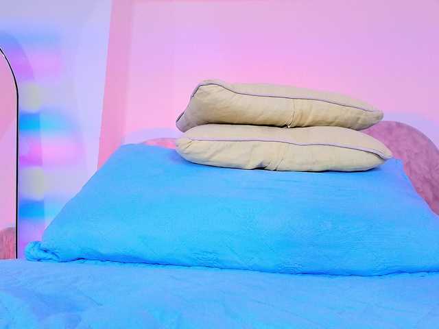 naomi-k live cam on BongaCams