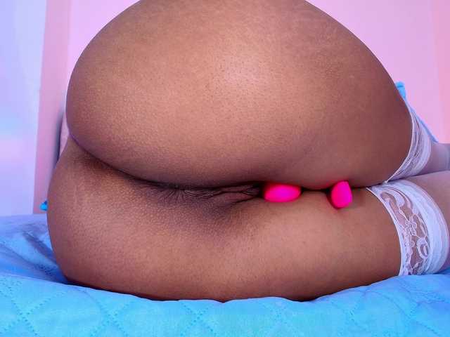 naomi-k live cam on BongaCams