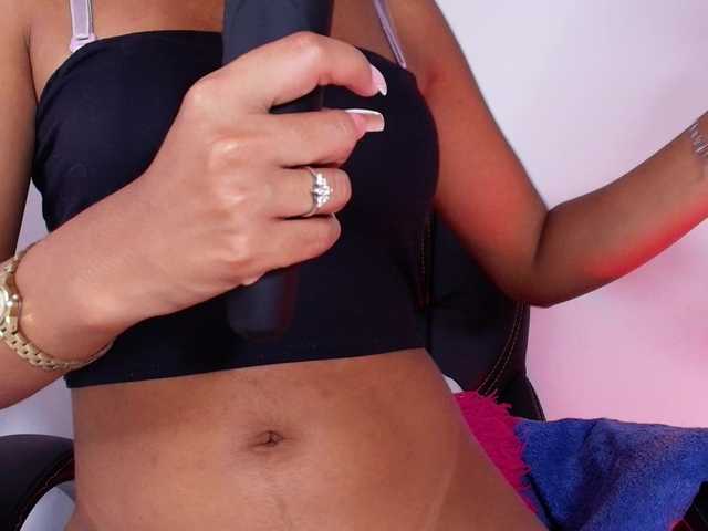 naomi-k live cam on BongaCams