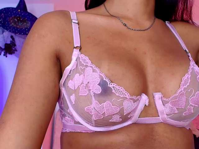 naomi-k live cam on BongaCams