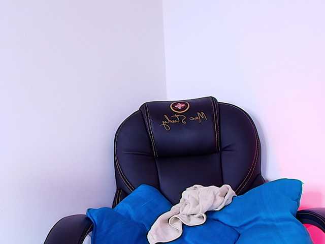 naomi-k live cam on BongaCams