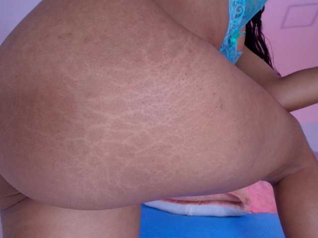 naomi-k live cam on BongaCams
