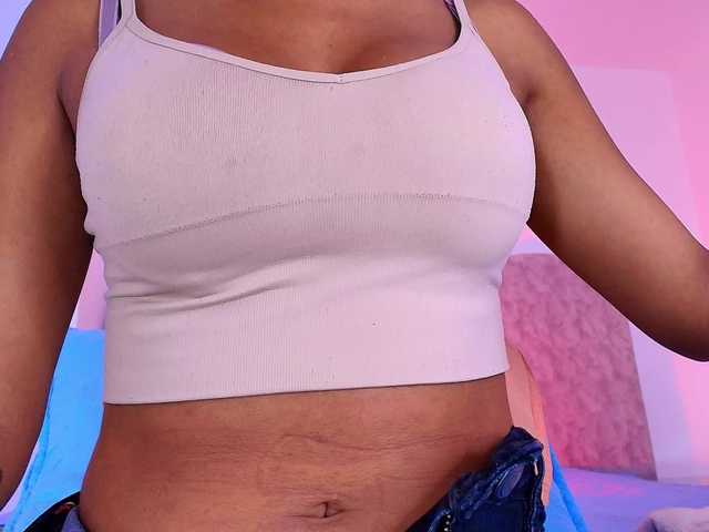 naomi-k live cam on BongaCams